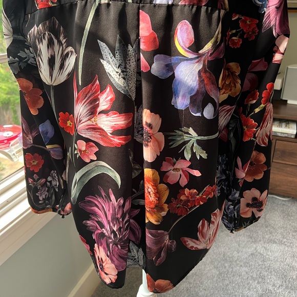 Beautiful floral top by J. Crew - Picture 4 of 5